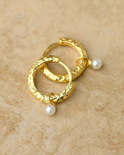 Load image into Gallery viewer, Solene Hoop Earrings
