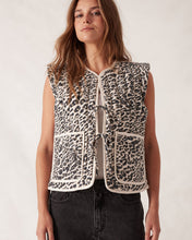 Load image into Gallery viewer, Tie Quilted Leopard Print Vest