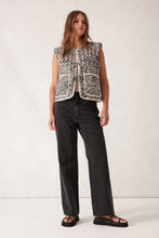 Load image into Gallery viewer, Tie Quilted Leopard Print Vest