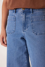 Load image into Gallery viewer, Wide Leg Patch Pocket Jean - Washed Indigo