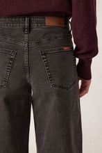 Load image into Gallery viewer, Evie Wide Leg Jean - Washed Black