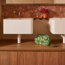 Load image into Gallery viewer, Leon Toiletry Bag - Emerald