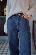 Load image into Gallery viewer, Leah Tapered Barrel Jean
