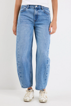Load image into Gallery viewer, Graduate 90s Blue Non Stretch Barrel Jeans
