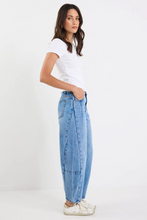 Load image into Gallery viewer, Graduate 90s Blue Non Stretch Barrel Jeans
