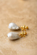 Load image into Gallery viewer, CALISTA Earrings
