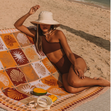 Load image into Gallery viewer, Sea Shell throw-Sand
