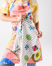 Load image into Gallery viewer, Malabar Floral Embroidered Napkin Set
