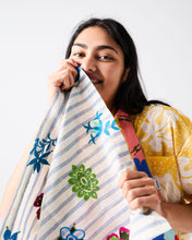 Load image into Gallery viewer, Malabar Floral Embroidered Napkin Set
