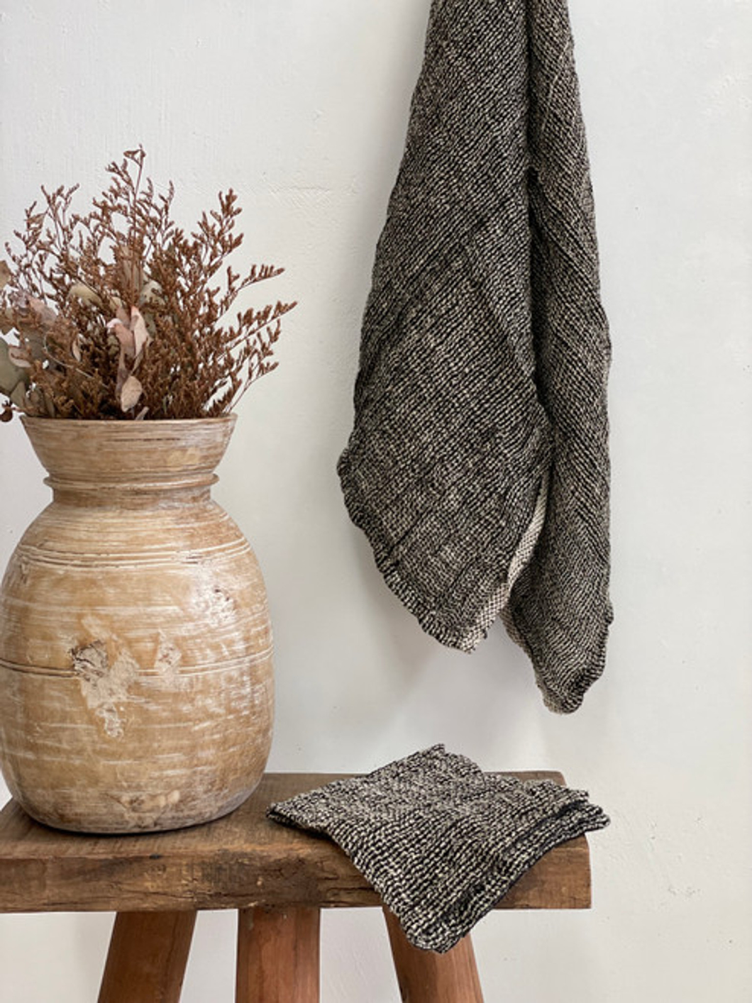 Linen Mesh Hand Towel - Black & Natural
