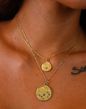 Load image into Gallery viewer, Sapphire Pendant Necklace
