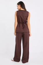 Load image into Gallery viewer, Polarity Crew Neck Fitted Vest - Chocolate

