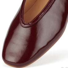 Load image into Gallery viewer, Ballet Flat - V Dark Cherry

