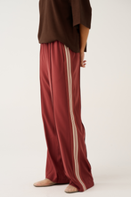 Load image into Gallery viewer, Weston Pant - Mulberry
